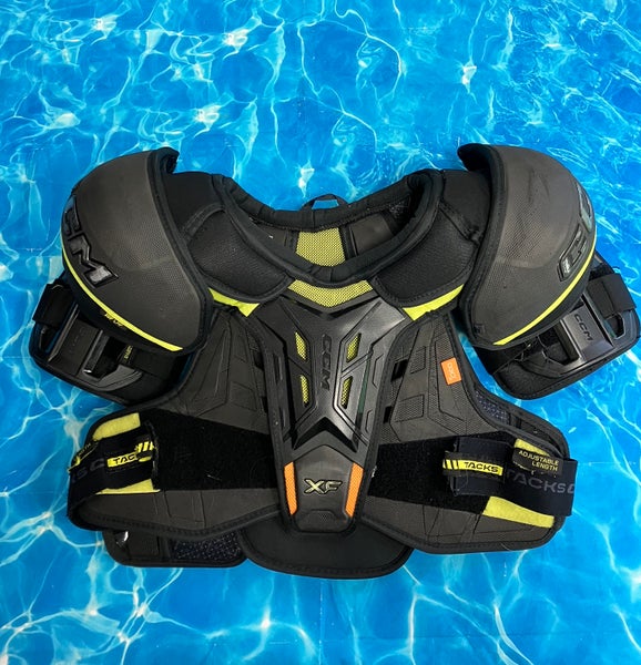 Medium Senior CCM Tacks XF Shoulder Pads (Used)