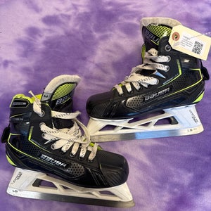 Junior Bauer GSX Hockey Goalie Skates Regular Width Size 3 (Used)