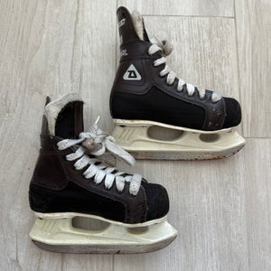 Vintage Ice Hockey Player Skates (DAOUST)