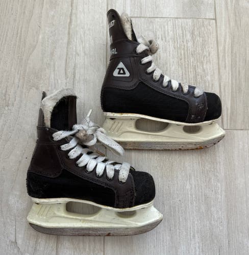 Vintage Ice Hockey Player Skates (DAOUST)