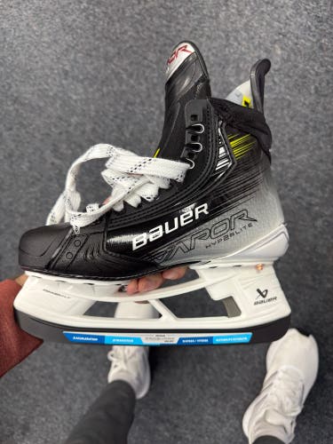 Bauer Vapor Hyperlite 2 FIT 3 Hockey Skates (New) *READ DESCRIPTION*