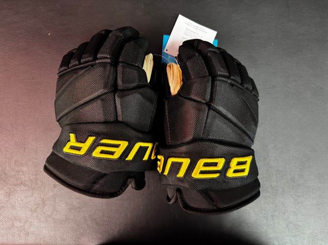 Bauer Vapor Pro Gloves Pro Stock (New) (Canucks black skate colourway)