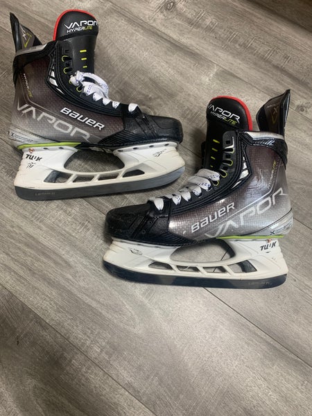 LIKE NEW Bauer Vapor Hyperlite Hockey Skates 9.5 (Used)