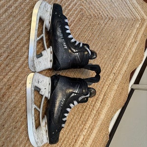 2023 Bauer Vapor Hyperlite 2 Hockey Skates Regular Width Pro Stock Size 3 (Used)