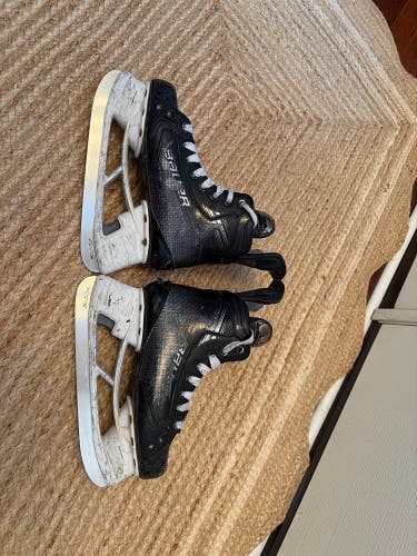 2023 Bauer Vapor Hyperlite 2 Hockey Skates Regular Width Pro Stock Size 3 (Used)