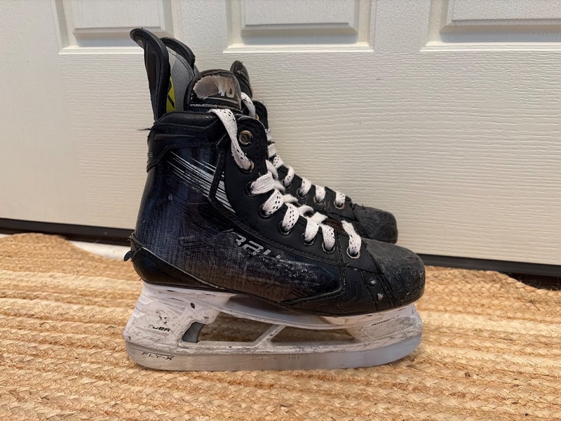 2023 Bauer Vapor Hyperlite 2 Hockey Skates Regular Width Pro Stock Size 3 (Used)