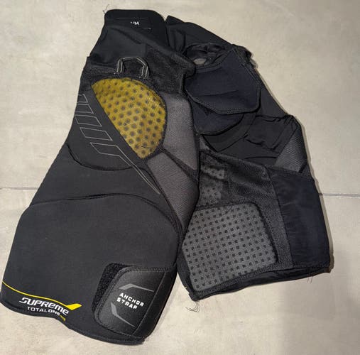 Senior  Used Medium Bauer supreme Total One NXG Girdle