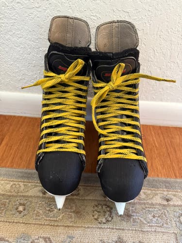 2000 Bauer Supreme 3000 Hockey Skates Regular Width 9 (Used)