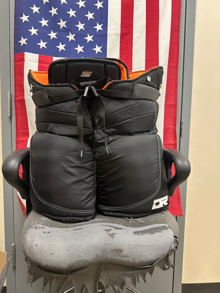 Senior XXL D&R Hockey Goalie Pants (Used)