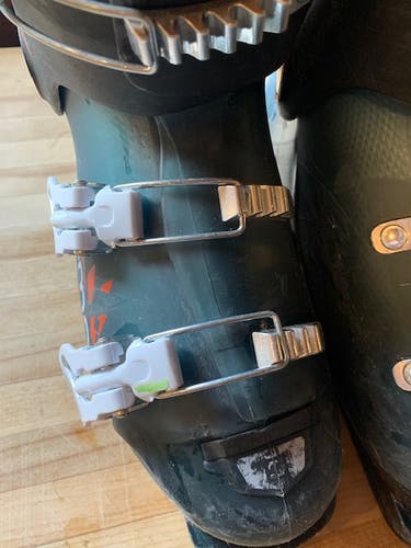 Mondo 24 & 24.5 Unisex Salomon All Mountain T3 RT Ski Boots Medium Flex (Used)