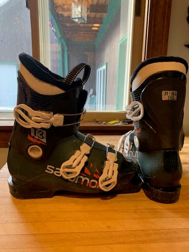 Mondo 24 & 24.5 Unisex Salomon All Mountain T3 RT Ski Boots Medium Flex (Used)