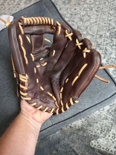 Wilson A800 RH Infield Baseball Glove 11.5" (Used)