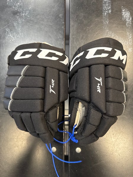 Black Junior CCM Gloves 11" (Used)