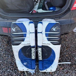 33" Vaughn Velocity 7000 Goalie Leg Pads (Used)