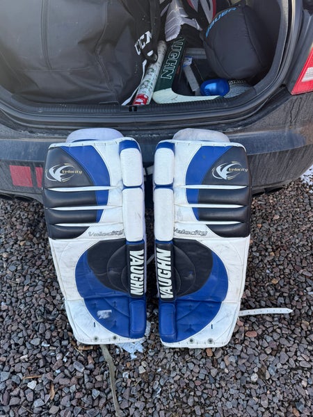 33" Vaughn Velocity 7000 Goalie Leg Pads (Used)