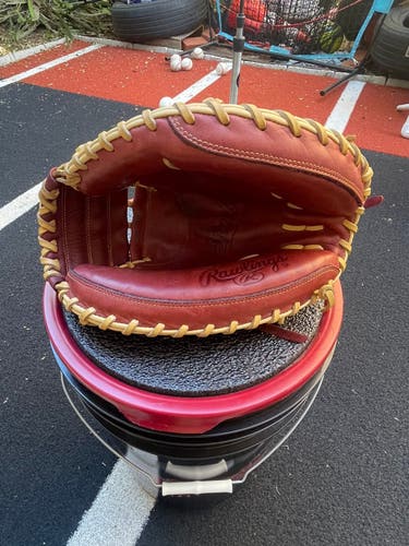 Rawlings Sandlot Series RH Catcher's Baseball Glove 33" (Used)