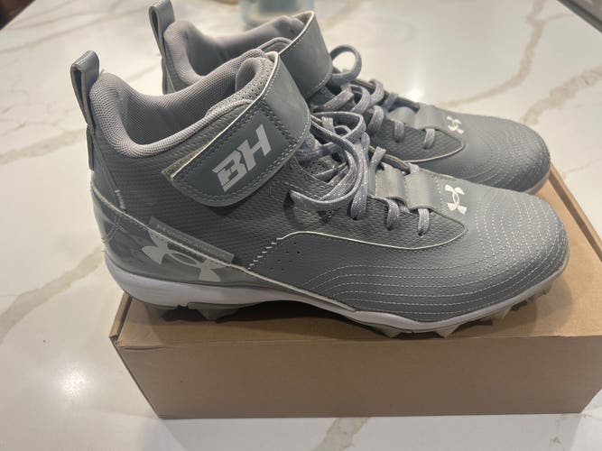 Gray Men's Size M 9.5 (W 10.5) Under Armour Harper 7 High Top Molded Cleats (Used)