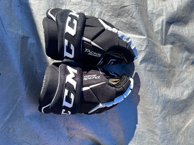 CCM Tacks 9060 Gloves 13" Pro Stock (Used)