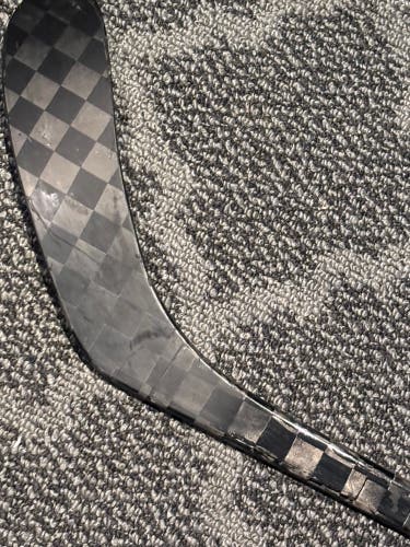 Intermediate Extra Lite Left Hand Hockey Stick P28 Pro Stock (Used)