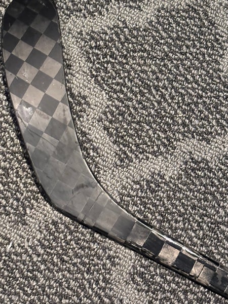 Intermediate Extra Lite Left Hand Hockey Stick P28 Pro Stock (Used)