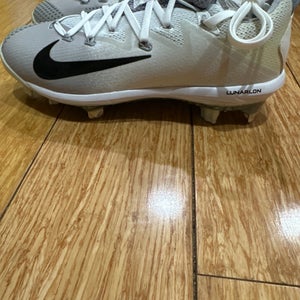 Men's Size M 7.0 (W 8.0) Nike vapor (New)