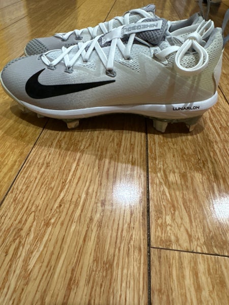 Men's Size M 7.0 (W 8.0) Nike vapor (New)