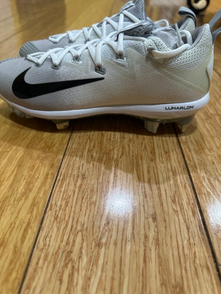Men's Size M 7.5 (W 8.5) Nike vapor (New)