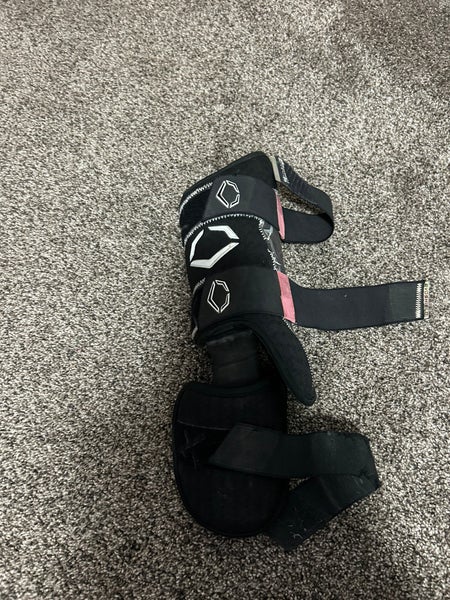 Black Junior EvoShield Leg guard Shin Guards (Used)