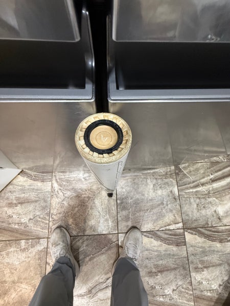 2024 Easton Ghost Unlimited Composite Bat (-10) 22 oz 32"