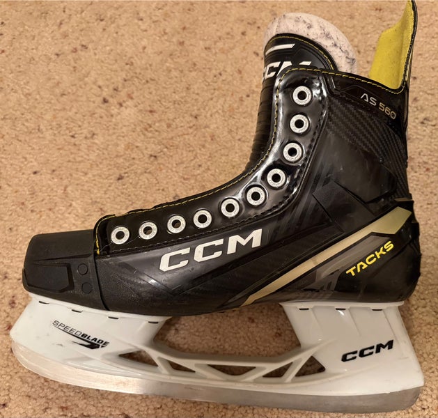 2022 CCM AS-560 Hockey Skates Regular Width 9 (Used)