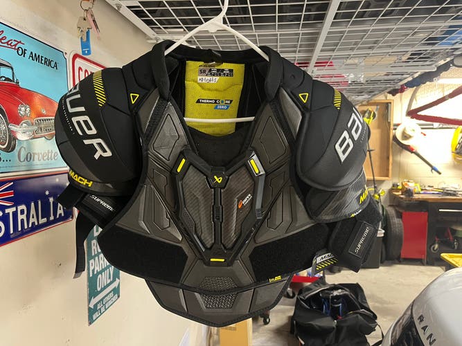 Men's XL Senior Bauer Supreme Mach Shoulder Pads (Used)