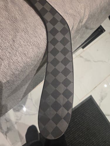 Senior CCM Ribcor Trigger 9 Right Handed Hockey Stick P28 75 Flex (New)