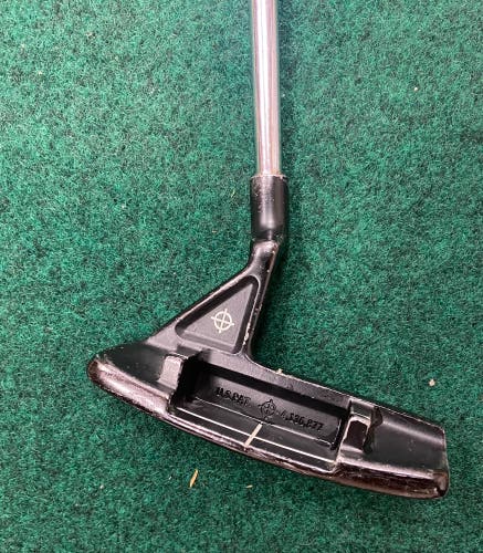 Titleist Dead Center Blade Right Putter 34"