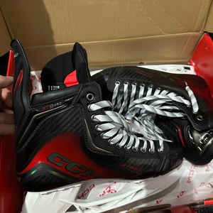 2025 CCM JetSpeed FT8 Pro Hockey Skates Regular Width 11 (New)