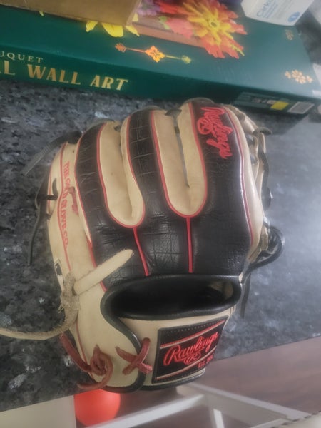 2025 Rawlings RH Infield Heart of the Hide Baseball Glove 11.5" (Used)