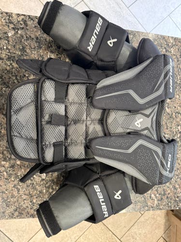 Small / Medium 2023 Bauer GSX Goalie Chest Protector (Used)