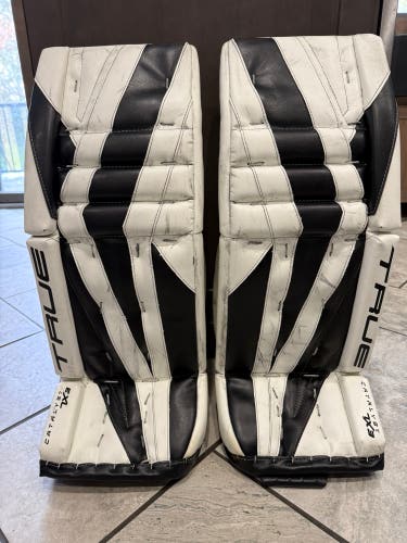 29" 2024 True Catalyst 7X3 Goalie Leg Pads (Used)