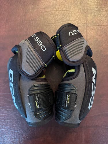 Junior Small CCM Tacks AS 580 Elbow Pads (Used)