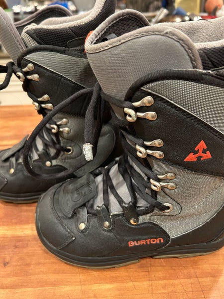 Men's Size M 8.0 (W 9.0) Burton Progression Snowboard Boots Soft Flex All Mountain (Used)