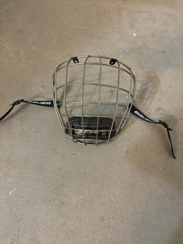 Bauer silver cage