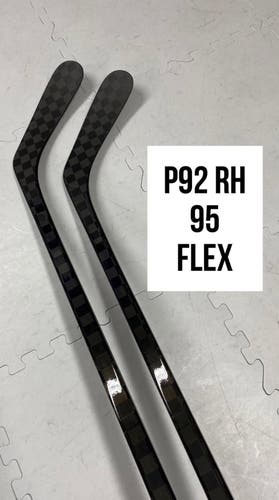 Senior(2x)Right P92 95 Flex ProBlackStock™ Unbranded Blackouts Pro Stock Nexus Hockey Sticks