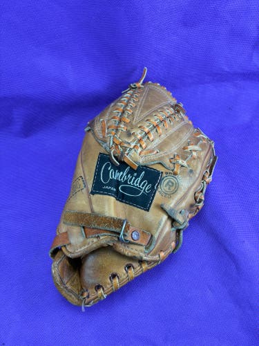 Vintage Cambridge XF-24 Professional Size RH Baseball Glove 10"