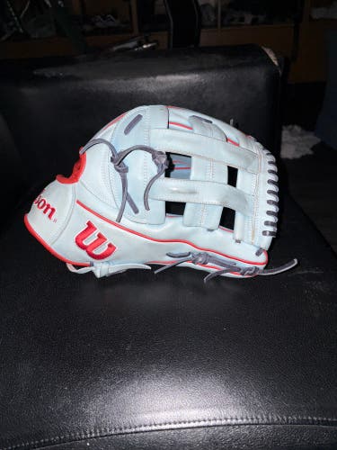 2024 Wilson A2000 RH Outfield Baseball Glove 12.5" (Used)