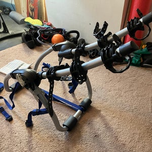 Thule Bike Rack Gateway 3 (model 9007XT) rear trunk-mounted bike rack