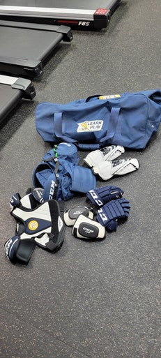 Used CCM JR KIT GLV ELB PANT SHLDR Youth Shoulder Pads SM 11497-C000154139