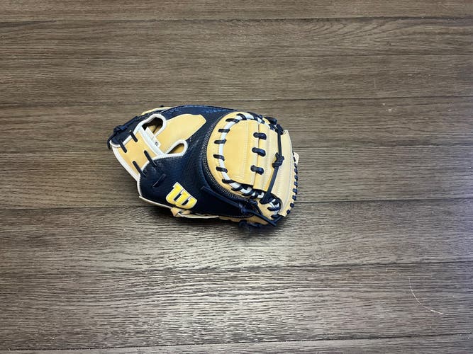 New Wilson A2000 1734 34" Catchers Mitt