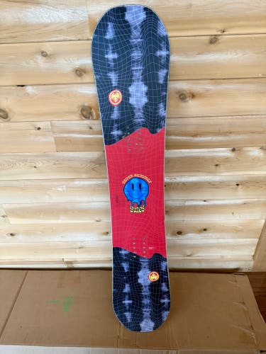 Unisex Never Summer Snowboard All Mountain Without Bindings Soft Flex True Twin 125 cm (Used)