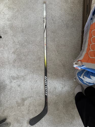 Senior Bauer Vapor Team Right Handed Hockey Stick P92 87 Flex Pro Stock (Used)
