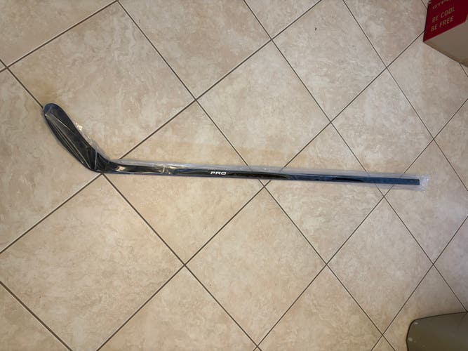 Senior PRO Right Handed Hockey Stick PRO81 Curve 70 Flex (New)