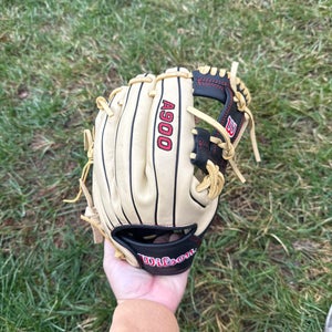2025 Wilson A900 RH Baseball Glove 11.5" (New)